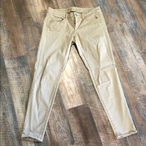 American Eagle khaki’s